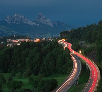 Explorând Cele Mai Lungi Autostrăzi din Lume